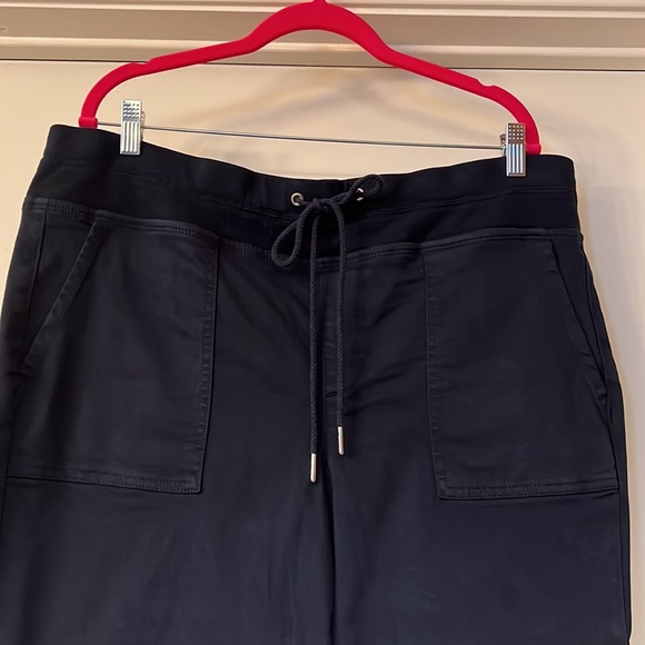 NYDJ Size 14 Women's Navy Cuffed Cropped Pants - Picture 10 of 10